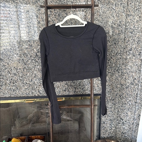Lululemon Athletica Gray Long Sleeve Fitted Crop Top - Picture 1 of 2